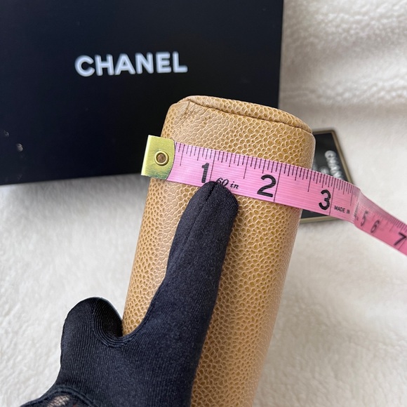 Auth Chanel Beige Vintage CC Logo Caviar Cosmetic Pouch w/ Gold hardware - Picture 15 of 15